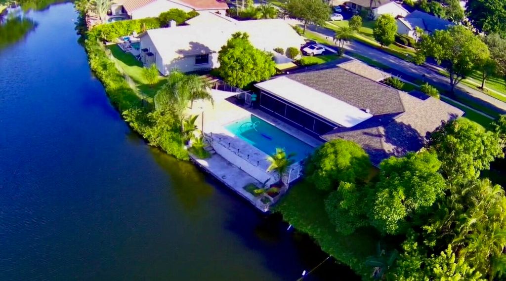 9121 NW 13th Street, Plantation, FL 33322