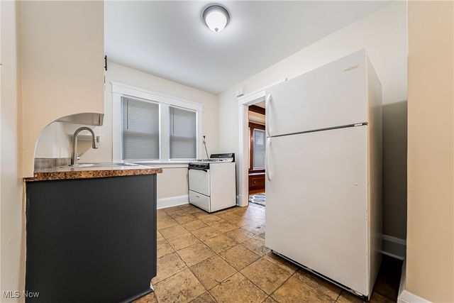 2204 Lewis Drive, Lakewood, OH 44107