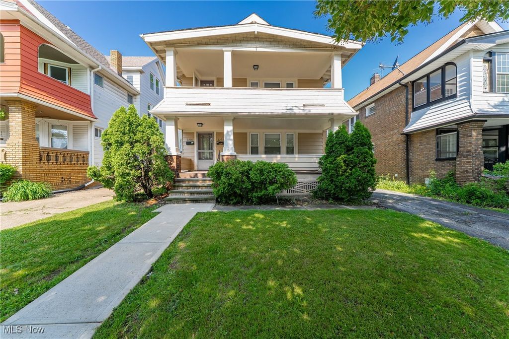 2204 Lewis Drive, Lakewood, OH 44107