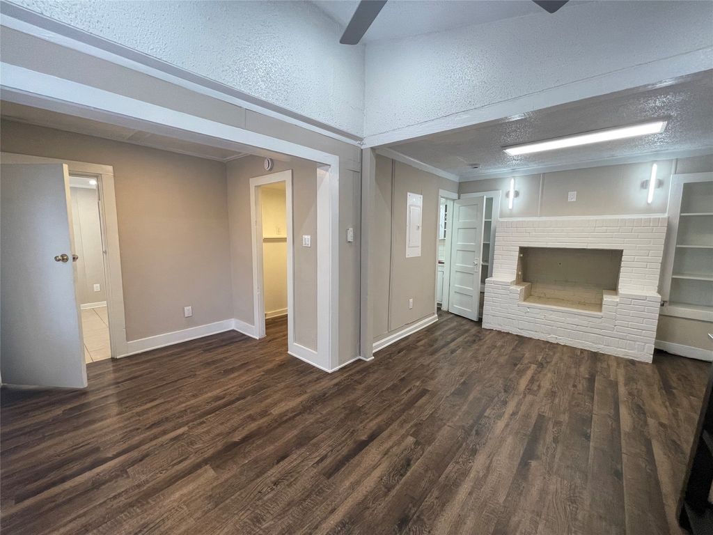 2008 Sanquinet Street, Fort Worth, TX 76107