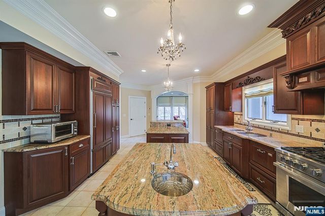 74 Sherwood Road, Norwood, NJ 07648