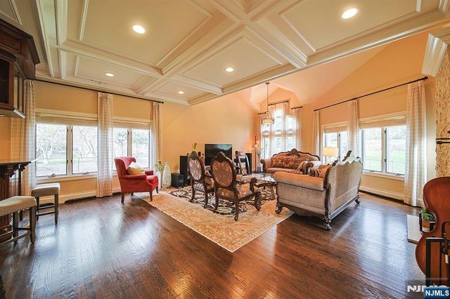 74 Sherwood Road, Norwood, NJ 07648