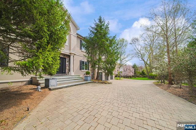 74 Sherwood Road, Norwood, NJ 07648