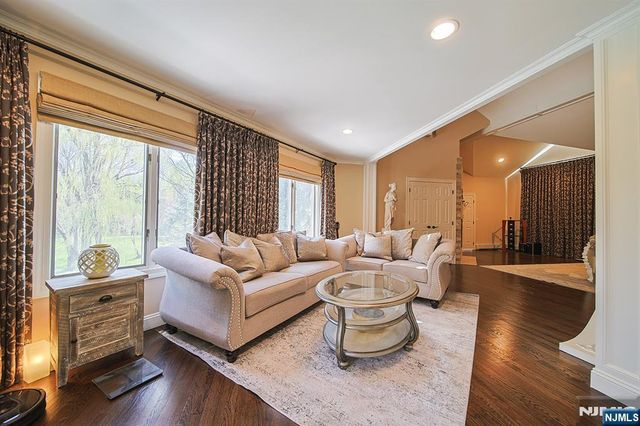 74 Sherwood Road, Norwood, NJ 07648