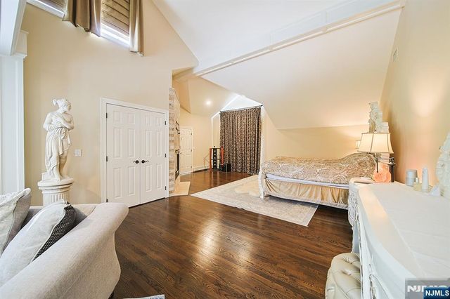 74 Sherwood Road, Norwood, NJ 07648