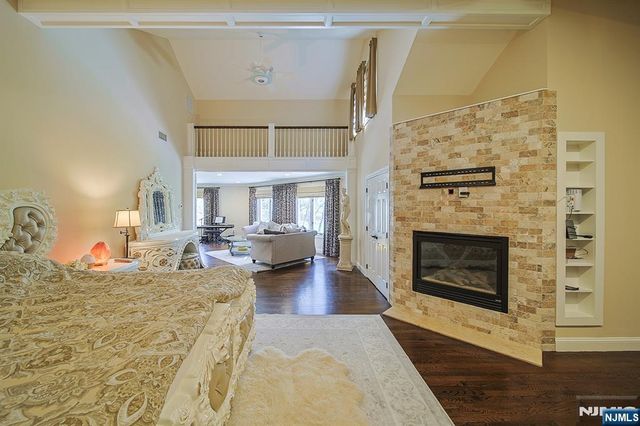 74 Sherwood Road, Norwood, NJ 07648