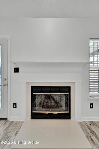 3812 Stone River Ct, Louisville, KY 40299