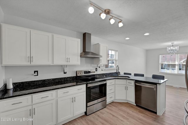 3812 Stone River Ct, Louisville, KY 40299