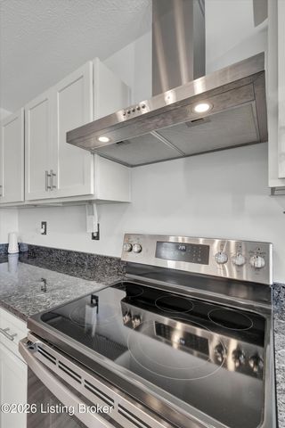 3812 Stone River Ct, Louisville, KY 40299