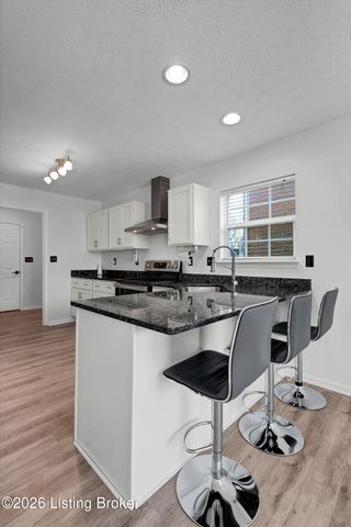 3812 Stone River Ct, Louisville, KY 40299