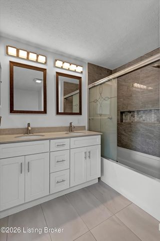 3812 Stone River Ct, Louisville, KY 40299