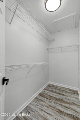 3812 Stone River Ct, Louisville, KY 40299