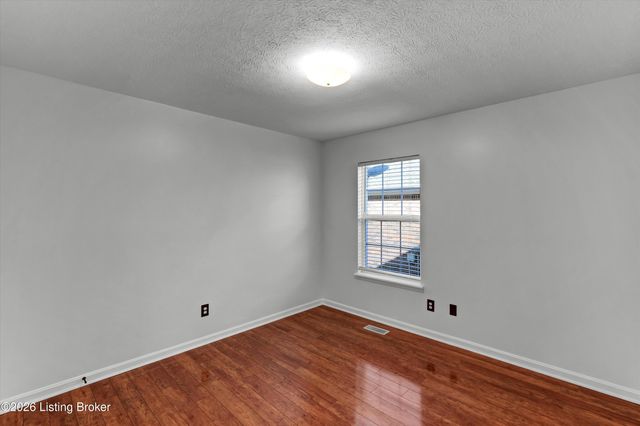 3812 Stone River Ct, Louisville, KY 40299