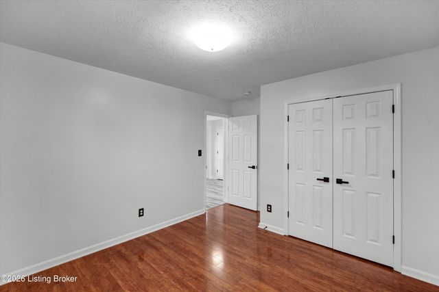 3812 Stone River Ct, Louisville, KY 40299