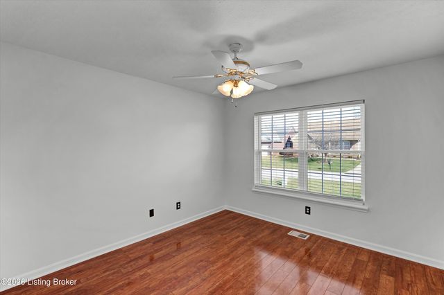 3812 Stone River Ct, Louisville, KY 40299