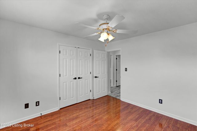 3812 Stone River Ct, Louisville, KY 40299