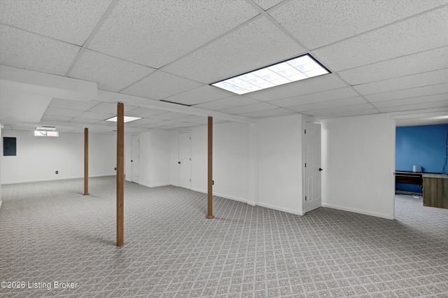 3812 Stone River Ct, Louisville, KY 40299