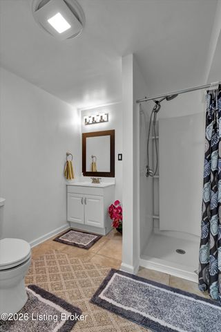 3812 Stone River Ct, Louisville, KY 40299