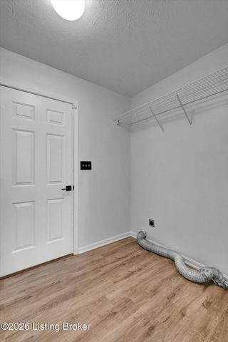 3812 Stone River Ct, Louisville, KY 40299