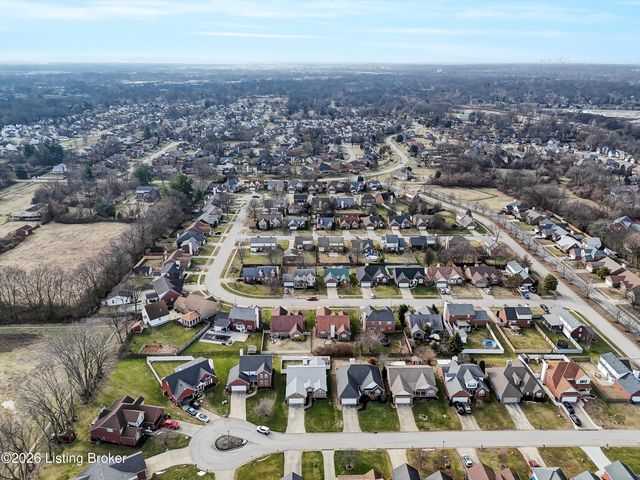 3812 Stone River Ct, Louisville, KY 40299