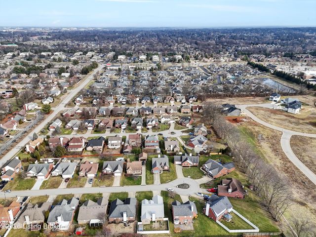 3812 Stone River Ct, Louisville, KY 40299