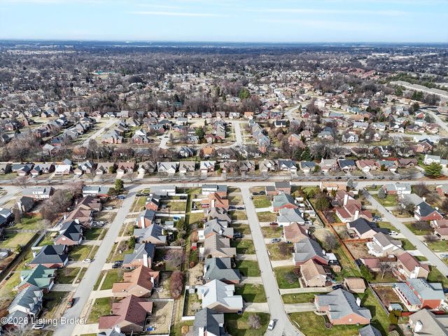 3812 Stone River Ct, Louisville, KY 40299