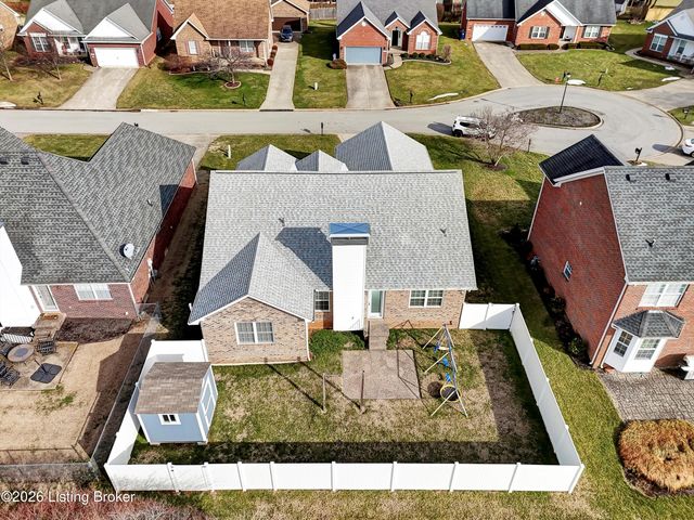 3812 Stone River Ct, Louisville, KY 40299