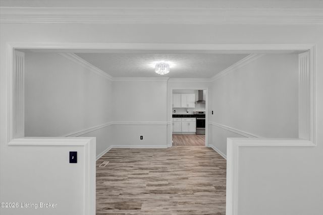 3812 Stone River Ct, Louisville, KY 40299