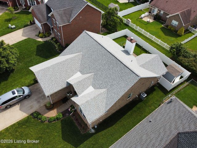 3812 Stone River Ct, Louisville, KY 40299