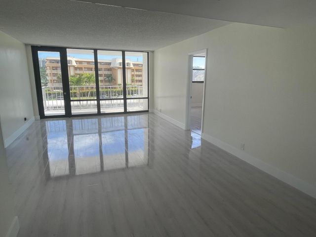336 Golfview Road 309, North Palm Beach, FL 33408