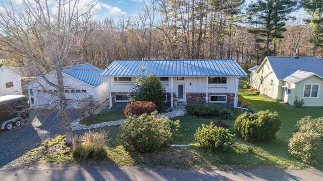 813 N Hamilton Street, Saint Croix Falls, WI 54024