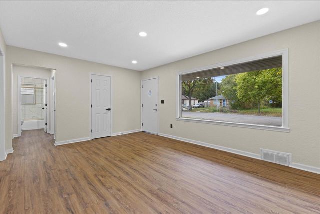 7330 W Medford AVENUE, Milwaukee, WI 53218