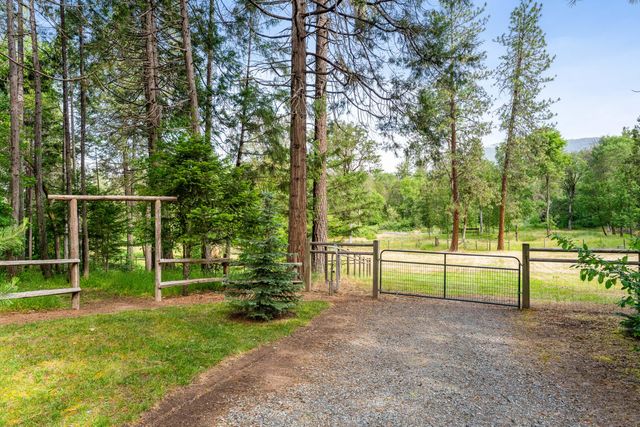 5876 Donaldson Road, Grants Pass, OR 97526