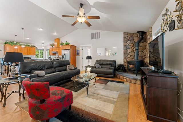 5876 Donaldson Road, Grants Pass, OR 97526