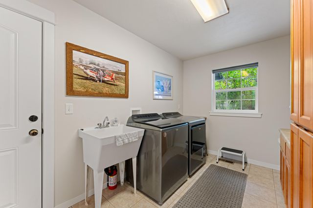 5876 Donaldson Road, Grants Pass, OR 97526