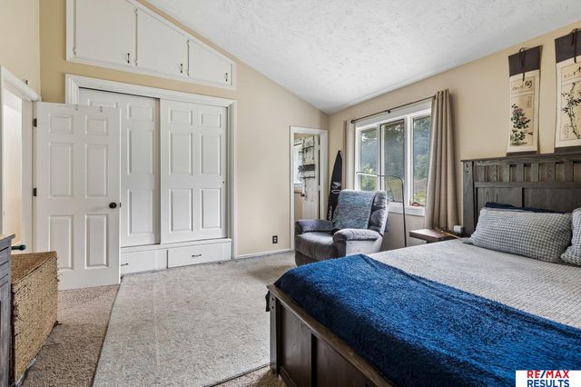 1718 N 126 Street, Omaha, NE 68154