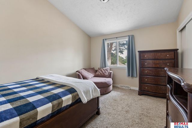 1718 N 126 Street, Omaha, NE 68154