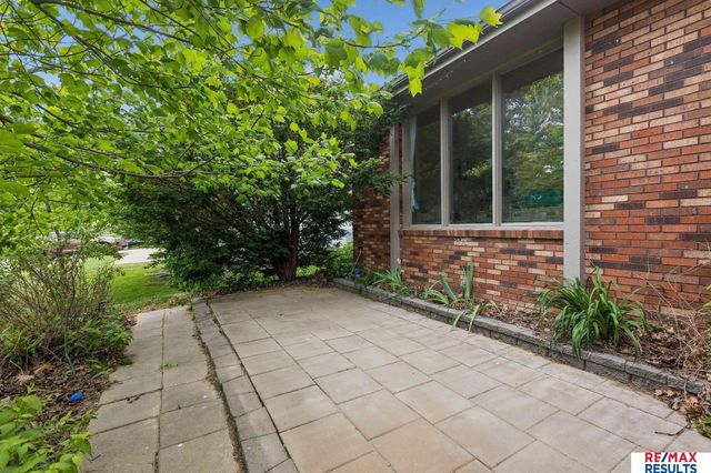 1718 N 126 Street, Omaha, NE 68154