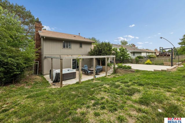 1718 N 126 Street, Omaha, NE 68154