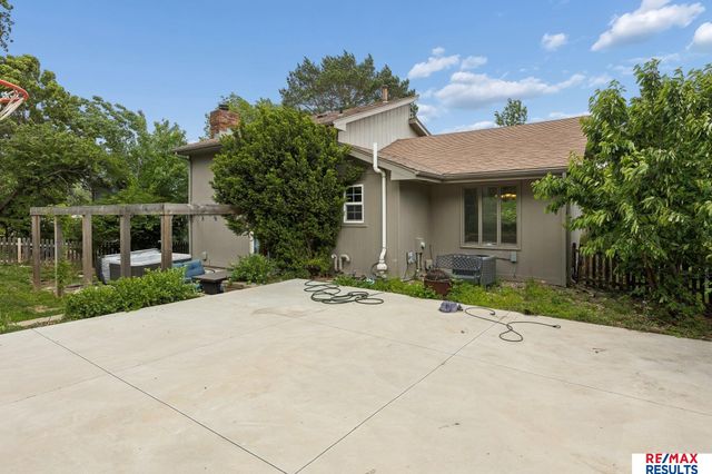 1718 N 126 Street, Omaha, NE 68154