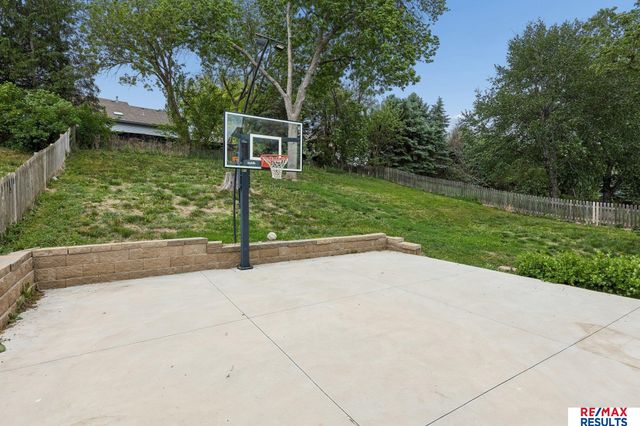 1718 N 126 Street, Omaha, NE 68154