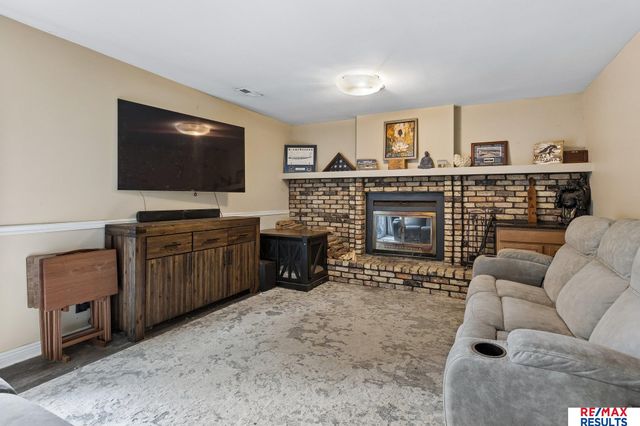 1718 N 126 Street, Omaha, NE 68154