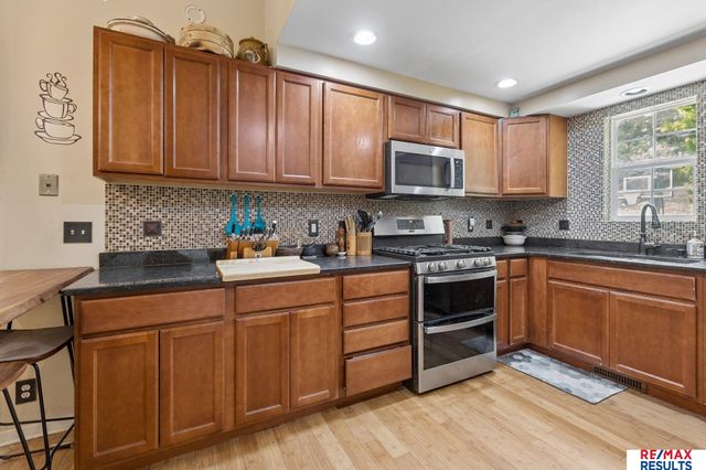 1718 N 126 Street, Omaha, NE 68154