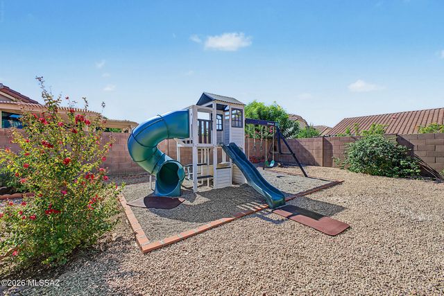 9449 N Weather Hill Drive, Tucson, AZ 85743