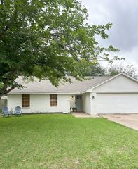 102 Bryn Mawr Lane, Waxahachie, TX 75165