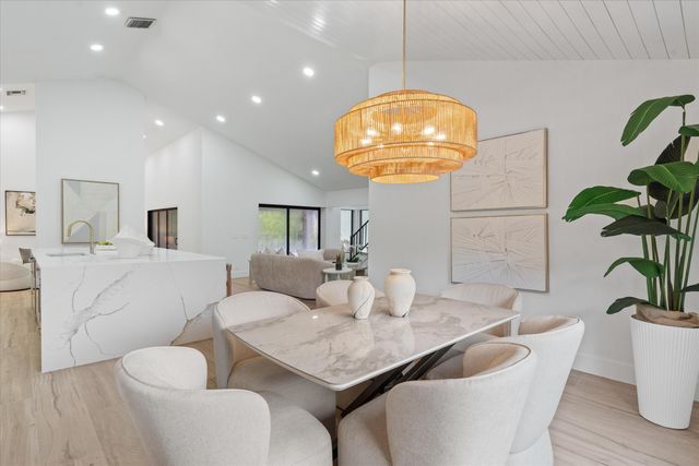 10 Alnwick Road, Palm Beach Gardens, FL 33418