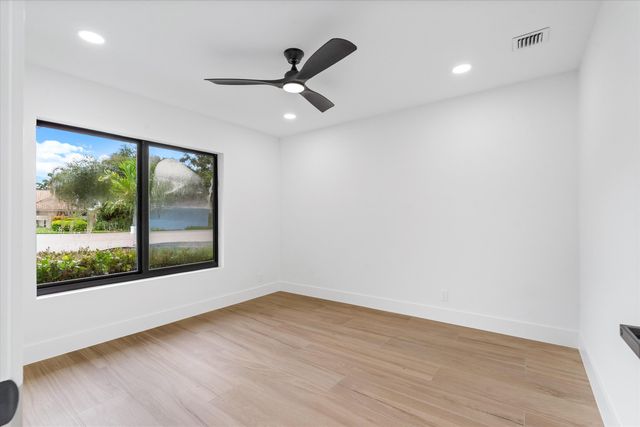10 Alnwick Road, Palm Beach Gardens, FL 33418