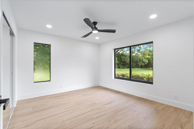 10 Alnwick Road, Palm Beach Gardens, FL 33418