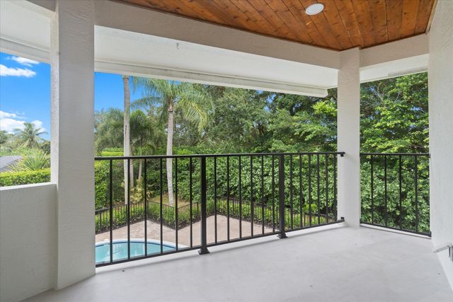 10 Alnwick Road, Palm Beach Gardens, FL 33418