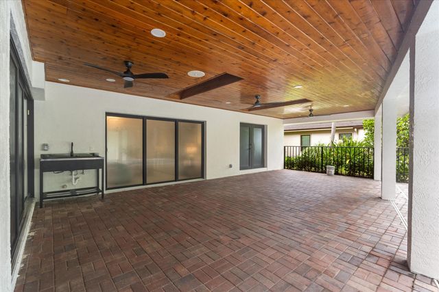 10 Alnwick Road, Palm Beach Gardens, FL 33418